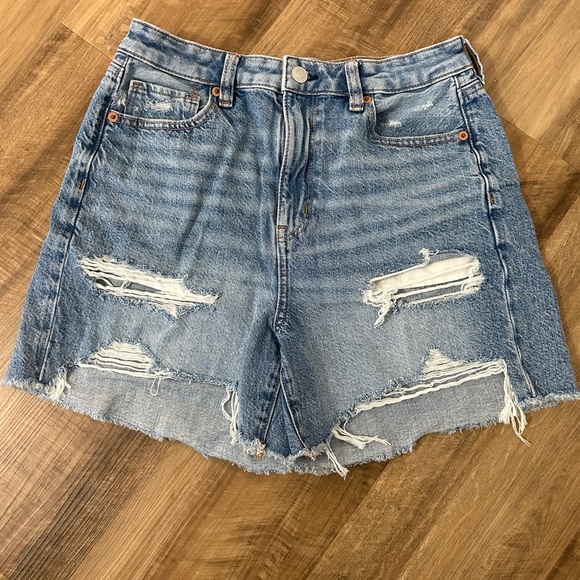 American Eagle Baggy Mom Shorts Size 4 - Picture 2 of 5